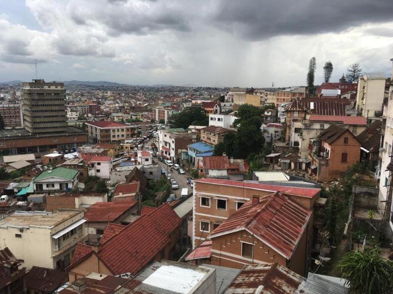 Midi Minuit Hotel Antananarivo Bagian luar foto